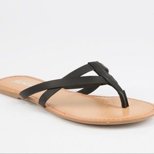 NWT Soda Marlin Sandals Black